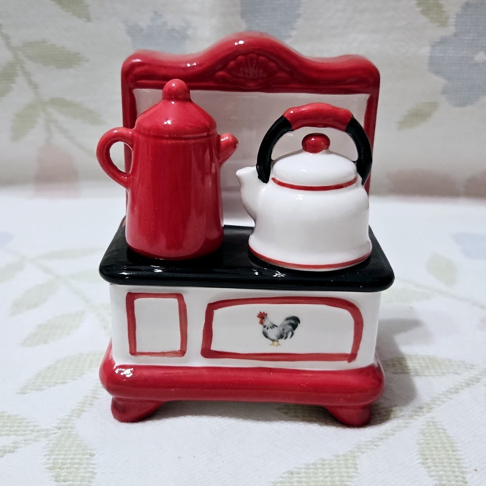 Cracker Barrel Old Fashion Stove Salt  Pepper Set Rooster Collection
